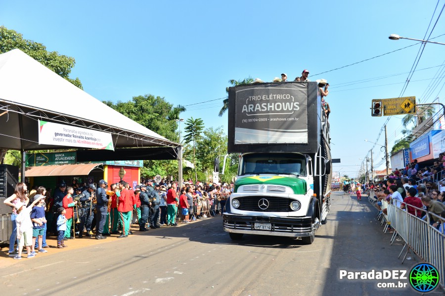 Carreta da Alegria na Praça da República em Paranaíba - MS - Fotos -  ParadaDEZ - Dia 19/12/2022