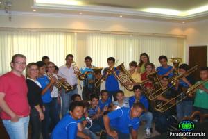 Prefeito entrega instrumentos para Banda Municipal