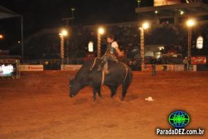 Campeão Mundial Silvano Alves confirma presença na Expopar no rodeio PBR